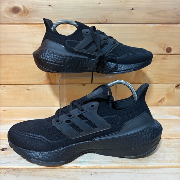 New Adidas Triple Black  Ultraboost 21 - Mens 8.5 / Womens 9.5 FY0306 - Picture 2 of 7